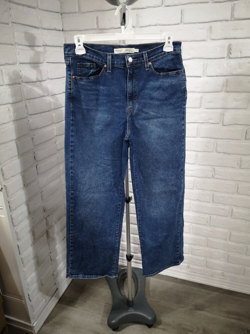 Levi Strauss Signature Ladies Size 12 Med. Wash Heritage Original Wide Leg Jeans